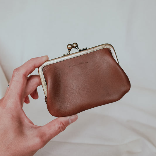 Coin purse with clasp